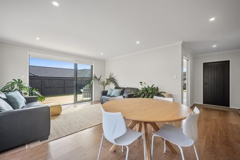 Photo of property in 12 Porokaiwhiri Avenue, Helensville, 0800