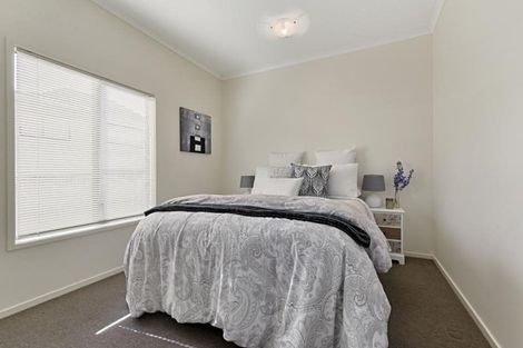 Photo of property in 14 Verdale Circle, Glen Eden, Auckland, 0602