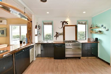 Photo of property in 4 Rere Place, Parakai, 0830