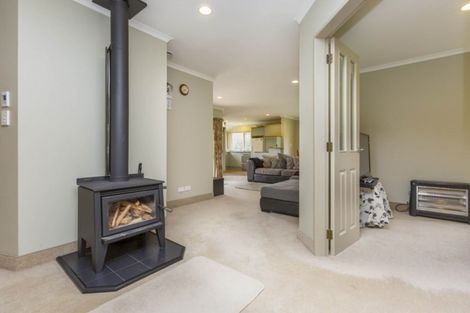 Photo of property in 4 Emerald Hill Drive, Birchville, Upper Hutt, 5018