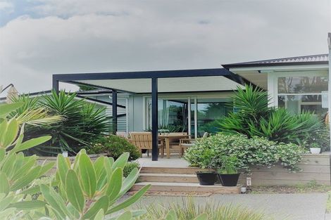 Photo of property in 27 Hona Street, Waikanae Beach, Waikanae, 5036