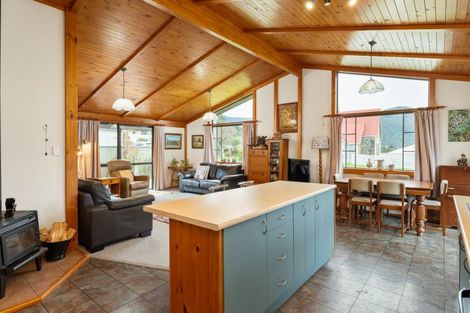 Photo of property in 27 Lawrence Street, Havelock, 7100