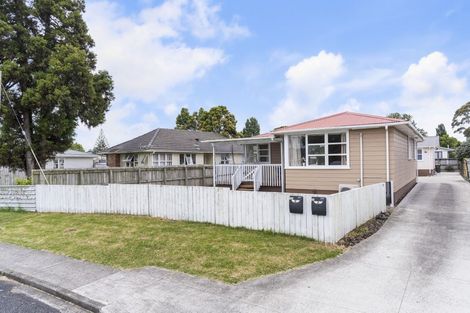 Photo of property in 33 Cobham Crescent, Kelston, Auckland, 0602