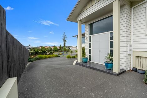 Photo of property in 28 Stace Hopper Drive, One Tree Point, 0118