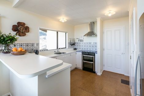 Photo of property in 140 Seafield Road, Eskdale, Napier, 4182