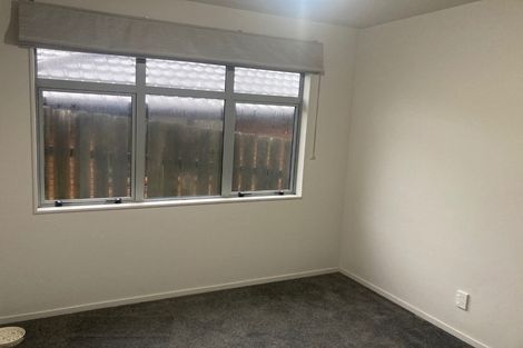 Photo of property in 6b Warrington Grove, Newlands, Wellington, 6037