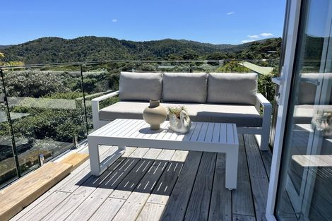 Photo of property in 15 Piha Road, Piha, New Lynn, 0772