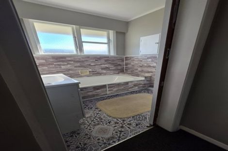 Photo of property in 52 Karaka Crescent, Levin, 5510