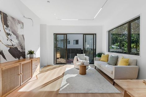 Photo of property in 6/30 Kiteroa Terrace, Rothesay Bay, Auckland, 0630