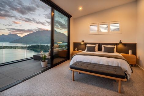 Photo of property in 92 Hensman Road, Queenstown, 9300