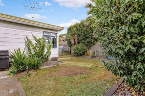 Photo of property in 2/44 Darren Crescent, Half Moon Bay, Auckland, 2012