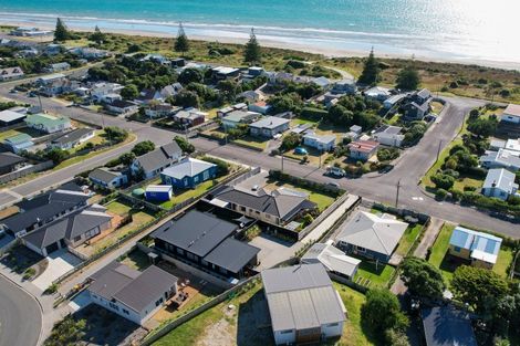 Photo of property in 30a Moana Street, Otaki Beach, Otaki, 5512