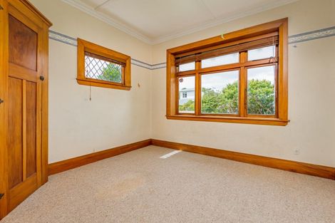Photo of property in 6 Kowhai Avenue, Takaro, Palmerston North, 4410