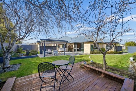 Photo of property in 40 Coolspring Way, Redwood, Christchurch, 8051