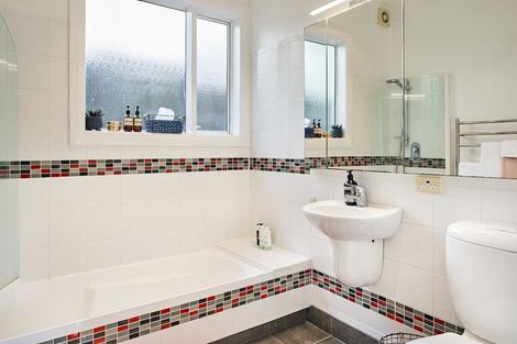 Photo of property in 1 Singers Road, Korokoro, Lower Hutt, 5012