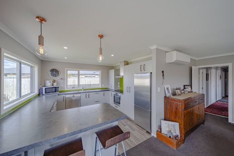 Photo of property in 18 Belgrove Place, Waipukurau, 4200