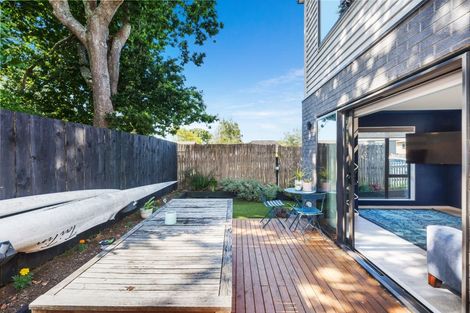 Photo of property in 8a Roys Road, Weymouth, Auckland, 2103