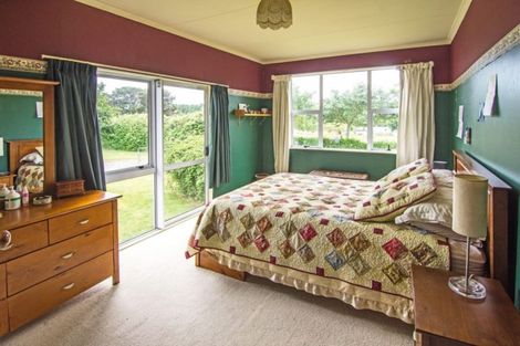 Photo of property in 72 Stanly Street, Eketahuna, 4900