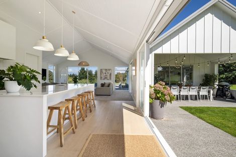 Photo of property in 5 Lens Way, Acacia Bay, Taupo, 3385