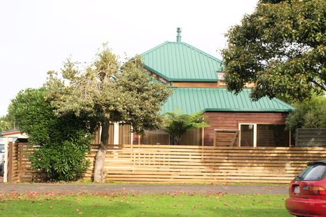 Photo of property in 57 Paparoa Road, Cockle Bay, Auckland, 2014