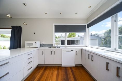 Photo of property in 583 Featherston Street, Roslyn, Palmerston North, 4414
