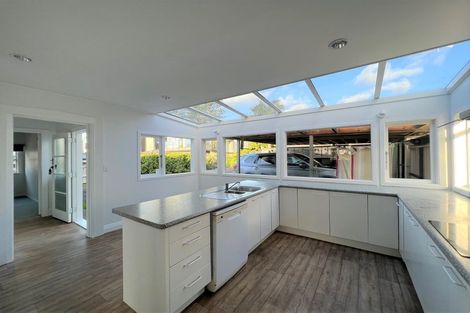 Photo of property in 22 Walker Road, Point Chevalier, Auckland, 1022