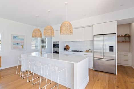 Photo of property in 12 Kowhai Street, Strandon, New Plymouth, 4312