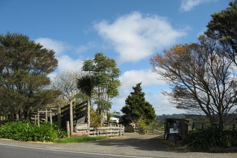 Photo of property in 195 Forest Road, Waiatarua, Auckland, 0612