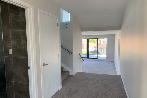 Photo of property in 5 May Potter Close, Oteha, Auckland, 0632