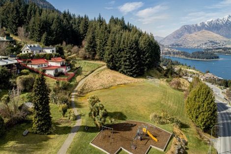 Photo of property in 14a Cameron Place, Fernhill, Queenstown, 9300