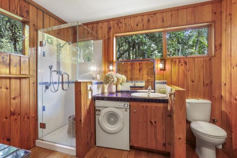 Photo of property in 18 Tinopai Road, Titirangi, Auckland, 0604