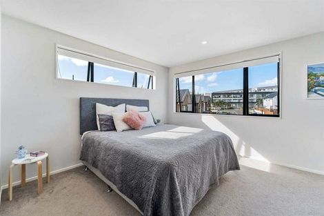 Photo of property in 16 Seafarer Crescent, Stanmore Bay, Whangaparaoa, 0932