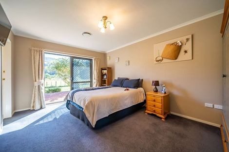 Photo of property in 150 Upper Fitzherbert Road, Wainuiomata, Lower Hutt, 5373