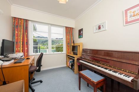 Photo of property in 17 Izard Road, Khandallah, Wellington, 6035