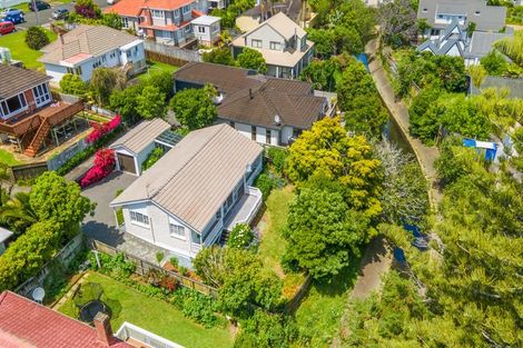 Photo of property in 2/2 Napoleon Avenue, Milford, Auckland, 0620