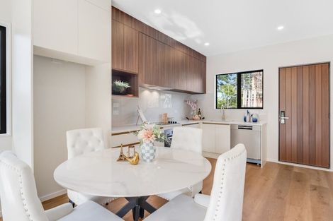 Photo of property in 140a Edgewater Drive, Pakuranga, Auckland, 2010