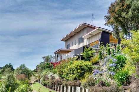 Photo of property in 104 Tironui Drive, Taradale, Napier, 4112