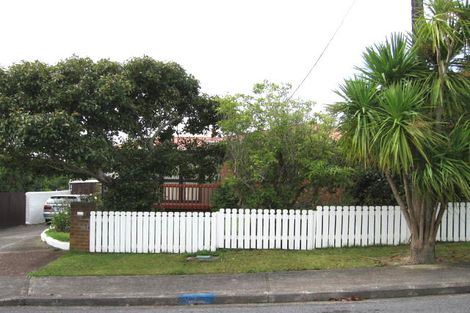 Photo of property in 8 Harding Avenue, Te Atatu South, Auckland, 0610