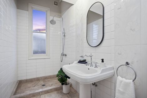 Photo of property in 60 Princes Street, Northcote Point, Auckland, 0627