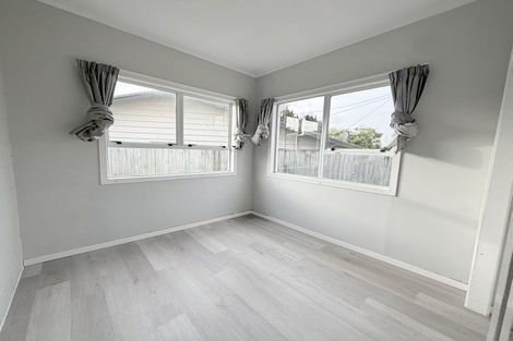 Photo of property in 16 Helena Street, Massey, Auckland, 0614