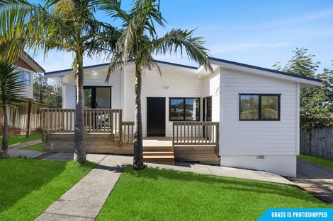 Photo of property in 13 Cedar Heights Avenue, Massey, Auckland, 0614