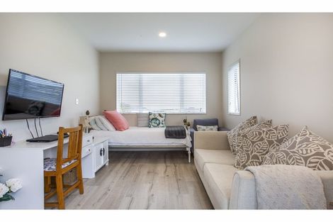 Photo of property in 22 Boocock Crescent, Orewa, 0931