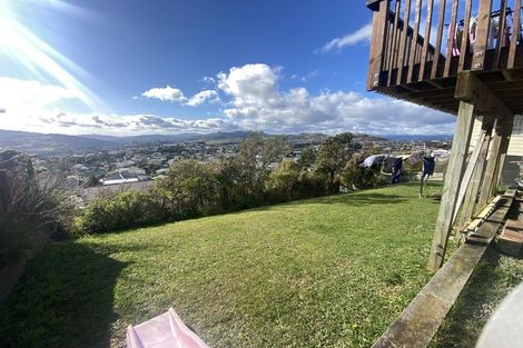 Photo of property in 61 Ruskin Road, Newlands, Wellington, 6037