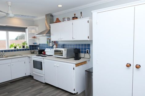 Photo of property in 50 Raumati Road, Raumati Beach, Paraparaumu, 5032