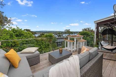 Photo of property in 17 Chatham Avenue, Paremoremo, Auckland, 0632