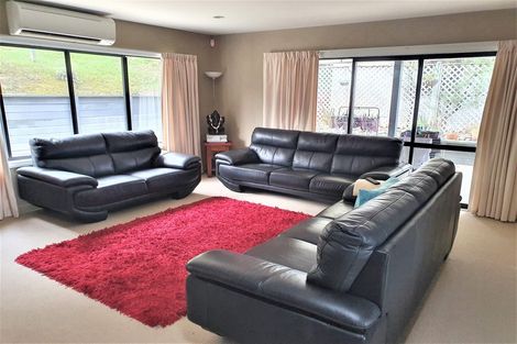 Photo of property in 6 Ormrod Grove, Riverstone Terraces, Upper Hutt, 5018