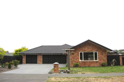 Photo of property in 106 Rothesay Road, Parklands, Christchurch, 8083