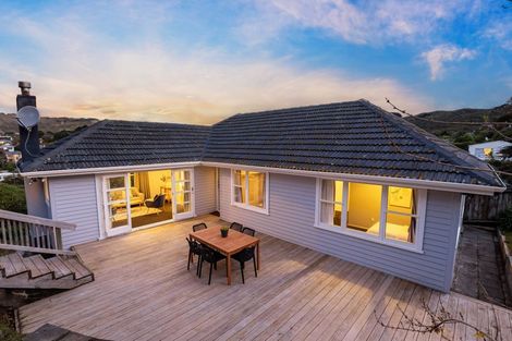Photo of property in 13 Tainui Terrace, Tawa, Wellington, 5028