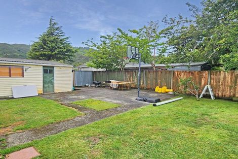 Photo of property in 27 Russell Road, Wainuiomata, Lower Hutt, 5014