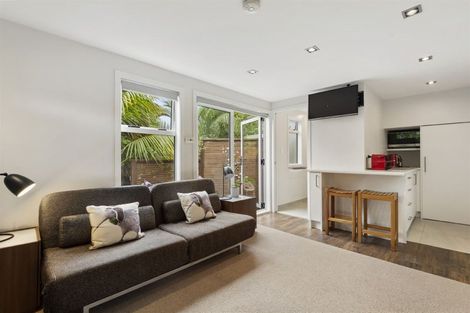 Photo of property in 3 Augusta Place, Forrest Hill, Auckland, 0620